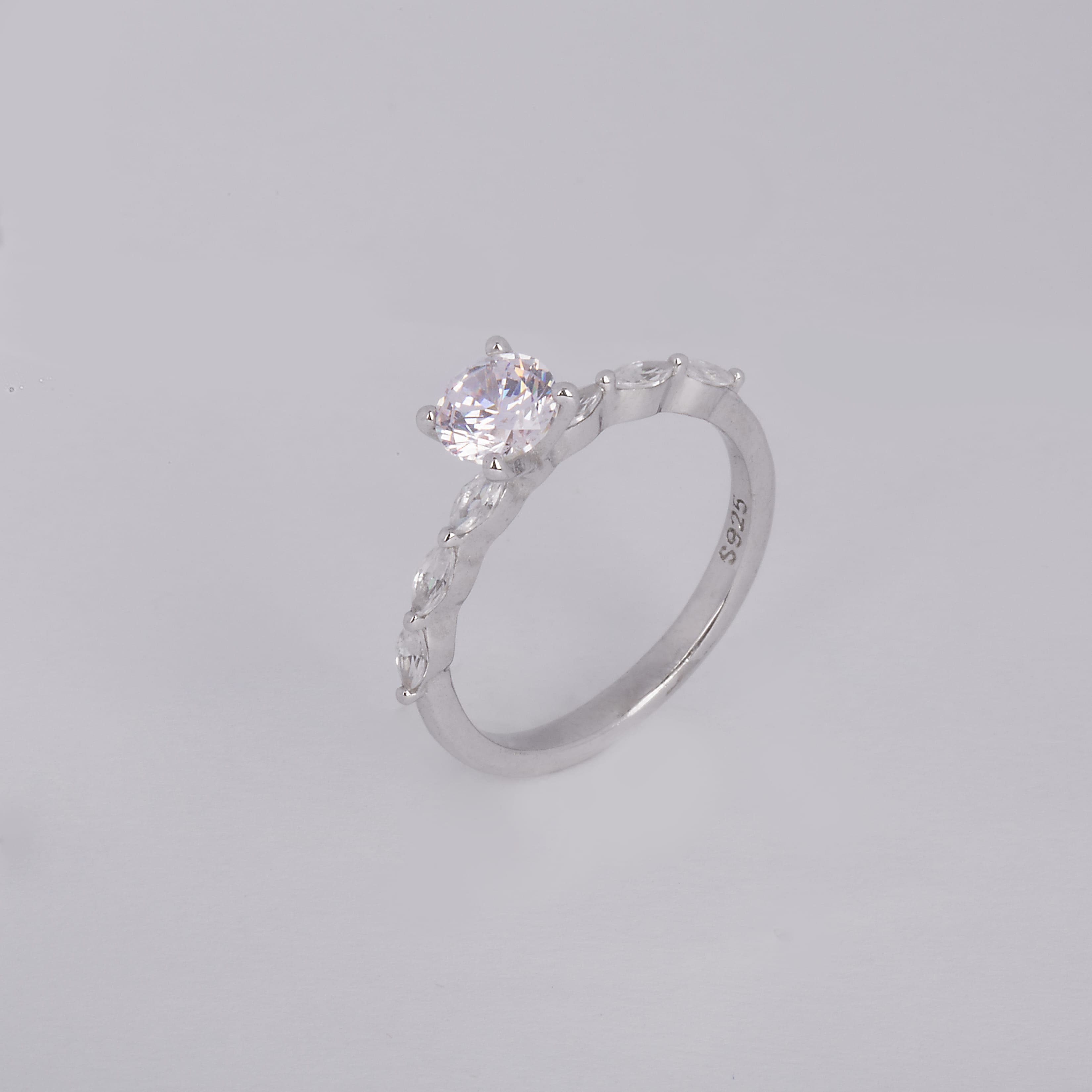 انگشتر نقره زنانه جواهری طرح 37