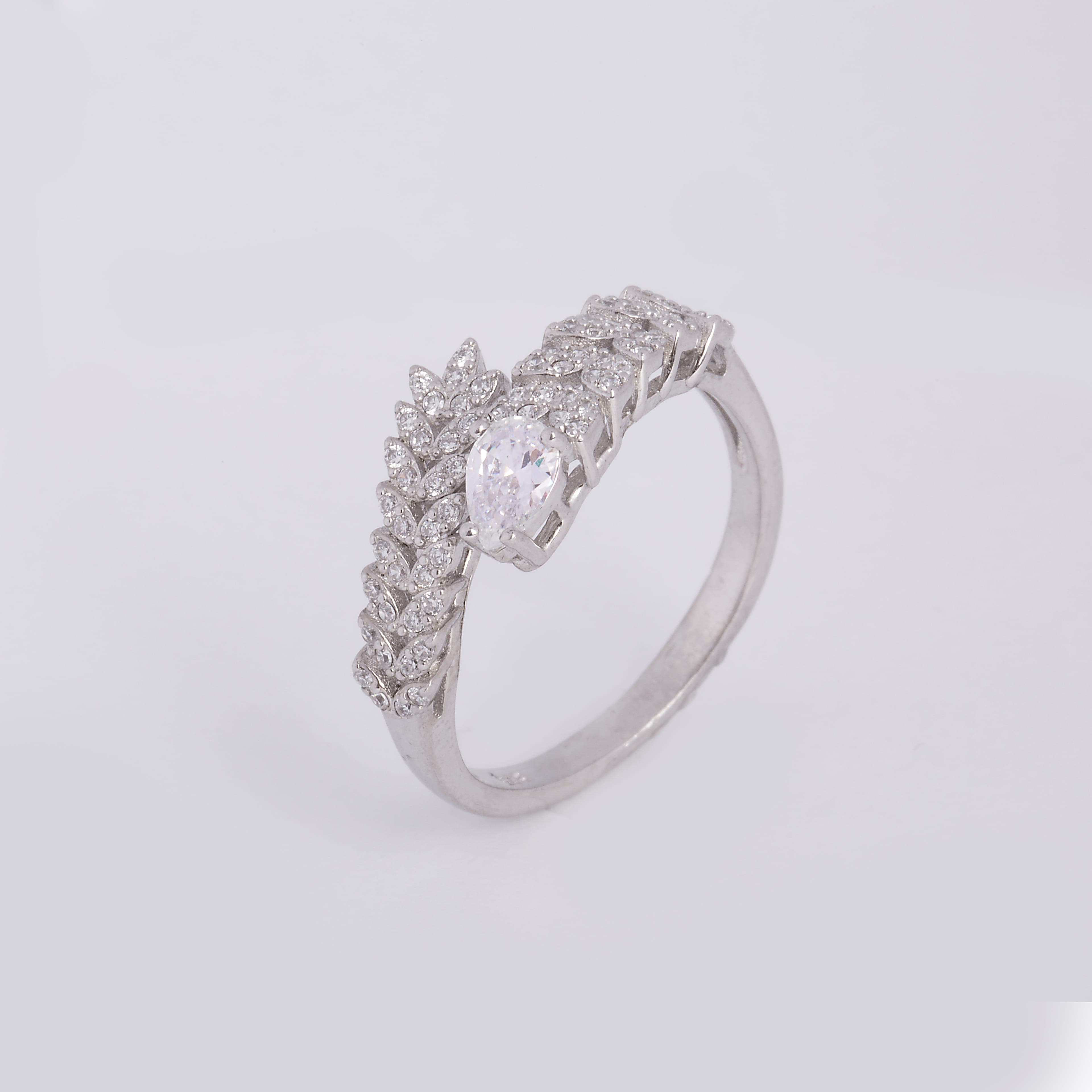 انگشتر نقره زنانه جواهری طرح 39